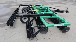 Trailed disc harrow BD-6x2P with roller