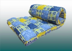 Cotton wool mattress made of synthetic fabrics filled with regenerated wool (RW).