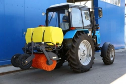 Machinery and equipment for public utilities: brushing equipment (brushes mounted) municipal brush machine with irrigation, m