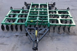 Trailed disc harrow BD 6,0x4P with roller