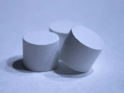 Cryolite for vacuum spraying
