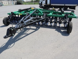 Trailed disc harrow BD-5x2P with roller