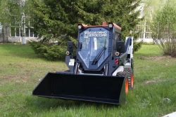 Front loader single-bucket self-propelled front loader with skid steer model PMK800.03.02.03 1060 Bumblebee
