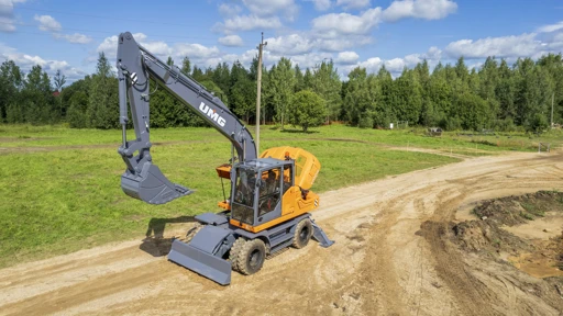 Versatile Wheel Excavator with Hydraulic Drive for Precision Operations E200W