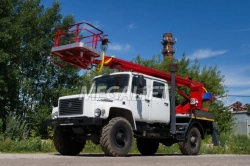 Self-propelled boom lift with working platform PSS-131.18E with all-metal box section boom on chassis base