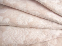 Ready-made decorative mottled jacquard fabrics of synthetic yarns