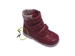 Orthopaedic footwear for prosthesis/apparatus with insulated lining: children's boots, model 310