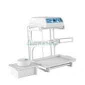 Installation for ultrasonic mechanised pre-sterilisation cleaning of medical instruments with light and sound indication