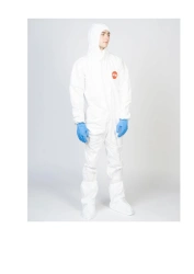 Protective coveralls made of non-woven material (100% polyethylene) for medical use of limited period of use, size S - XXXL, wit