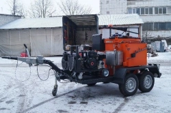 Equipment for filling joints and cracks in asphalt concrete pavements melting and filling machine Trailed hydraulic Bastio