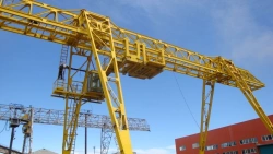 Electric gantry cranes of KKD type with load capacity from 0,5 to 50,0 tonnes;