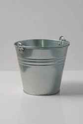 Galvanised bucket 10 l 1 seam with riveted lugs