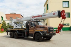 Truck crane ??-55732 of modification 6929N4-0 (using cab ??-55732?1.92.00.000 or ??-65717?5.92.00.000 ) on base