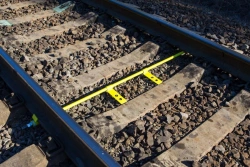Rail track width adjustment bracket SRK