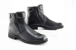 Orthopaedic footwear with insulated lining for women