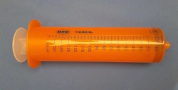 Single-use syringe, three-detail, light-protected, with Luer-lock tip, nominal capacity 150 ml