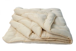 Bedding for adults with top made of cotton fabrics filled with synthetic materials: blankets.