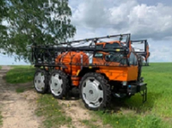Self-propelled sprayer-spreader TUMAN-2M, complete with replaceable technological equipment (boom sprayer TUMAN-2).