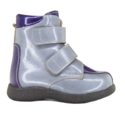 Complex orthopaedic footwear with insulated lining for children: boots