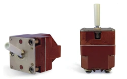 Three-position switch with one push-pull and two toggle positions PN2P