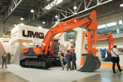 Single-bucket crawler excavator E240C