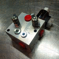 Hydroblock with three-line valve and control valve