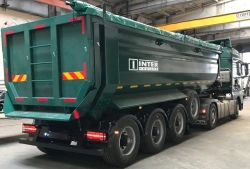 Tipper-trailer with rear dump body type 85333, modification 853332. Metal tipper body of semi-circular cross-section with tippin