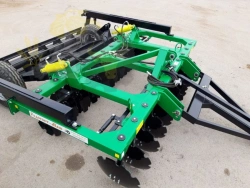 Trailed disc harrow BD-3x2P with roller