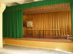Paduga (Upper auxiliary scenery hiding the mechanism of the upper part of the stage from the spectator)