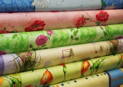 Plain weave (calico) smooth-dyed printed fabric, article 262-5, density 120-6 grammes per square metre, width 150 cm.
