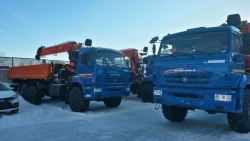 Special purpose vehicle with KMA type hydraulic loading crane on the basis of KAMAZ 43118 and its modifications 41K33N-U4