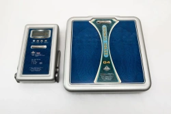 Floor standing electronic medical scales VMEN-150-50/100-I-D1-A with BPS