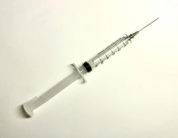 Single-use sterile three-detail self-locking injecting syringe with a capacity of 5 ml in version "B