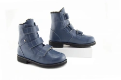 Children's orthopaedic complex footwear with insulated lining