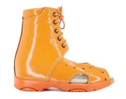 Complex orthopaedic footwear without insulated lining for children: boots