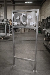 System of supply and distribution of product pipelines of evaporator plants (distribution comb of product and process lines)