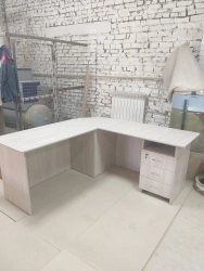 Ergonomic table