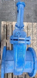 Steel wedge gate valve with sliding spindle and handwheel RN 2,5 MPa DN 250