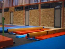Floor balance beam