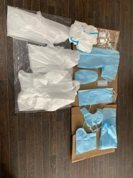 Set of medical isolating single-use clothing