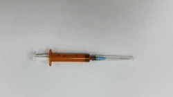 Single-use sterile three-detail "Luer Lok" light-protected injecting syringe of nominal capacity 2 ml with needle
