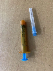 Single-use, three-detail, sterile, sterile Luer Lok syringe, UV-protected version.