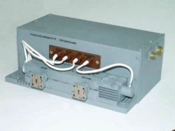 Wideband amplifier-monoblock U52221
