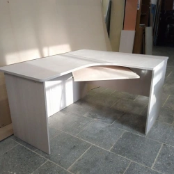 Medical corner table