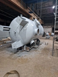 Vertical tank