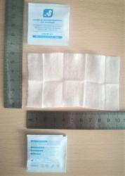 Disinfecting wipes for injections made of nonwoven material impregnated with 70% water-alcohol solution (isopropyl), single-use.