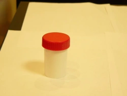 Polymer container for bioassays, disposable, sterile-PCP 60ml/K with spoon and label