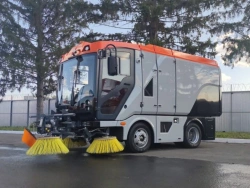 Universal municipal machine UKM-5000