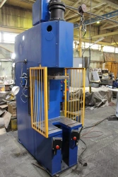Hydraulic press with C-shaped bed PB6324