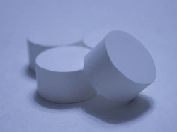 Hafnium (IV) oxide for vacuum deposition